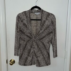 Form fitting animal print mid-sleeve blouse